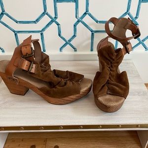 Block sandals, size 8. No brand, boutique sandals.